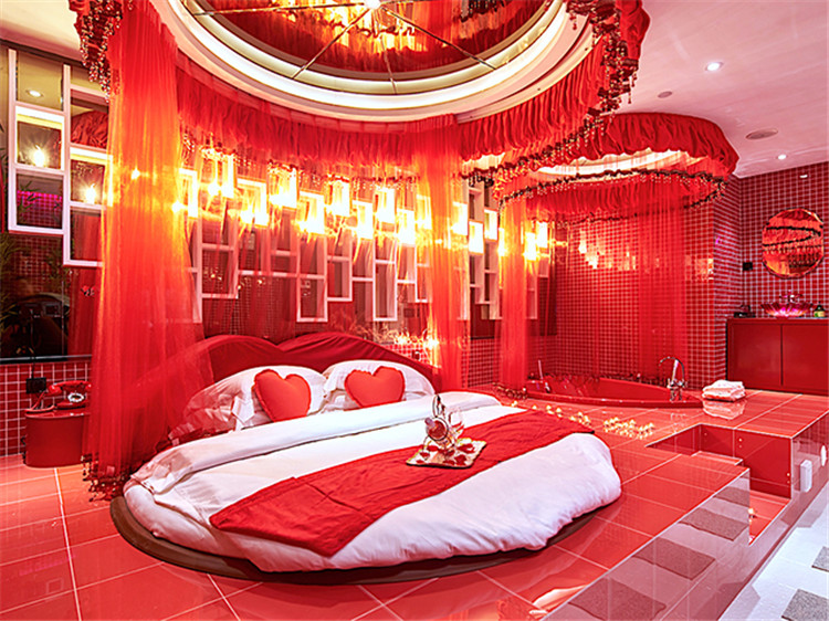  济南万爱情侣主题酒店设计突出浪漫  灯光设计更精彩